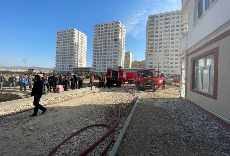 FHN Lökbatan qəsəbəsində çoxmərtəbəli yaşayış binasında baş vermiş yanğınla bağlı məlumat yayıb