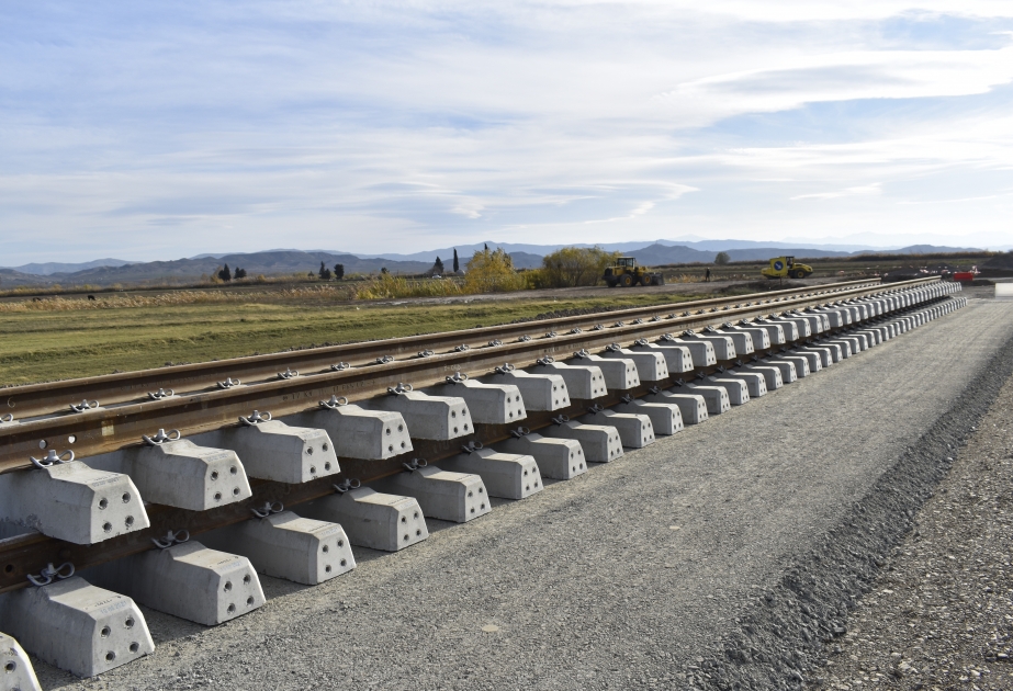 Azerbaiyán lleva a cabo obras de reconstrucción de la línea ferroviaria que forma parte del corredor de Zangazur