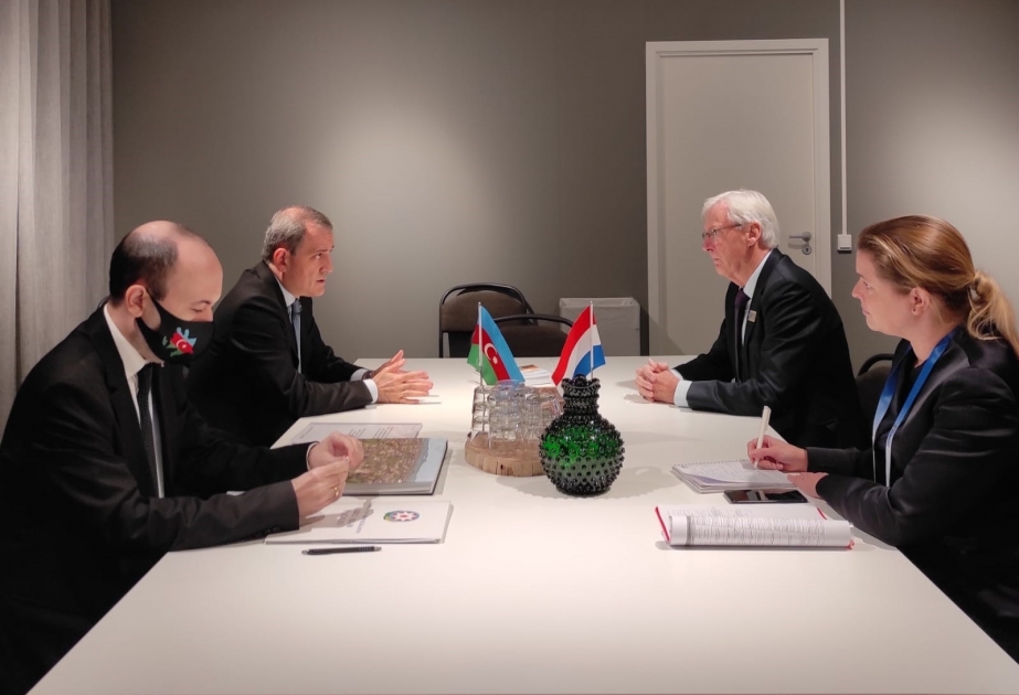 Le ministre azerbaïdjanais des Affaires étrangères informe son homologue néerlandais de la situation dans la région
