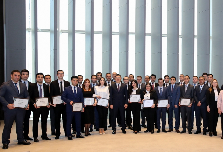 “Uğur yolu” Karyera İnkişaf Proqramının finalçılarına sertifikatlar təqdim olunub