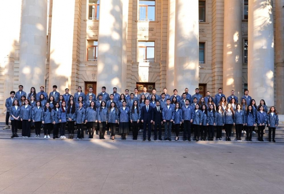 Xarici İşlər Nazirliyində Diplomatiya könüllüləri sıralarına yeni qoşulmuş könüllülərlə görüş keçirilib