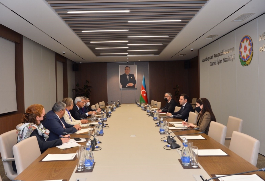 Generalsekretär der Internationalen Föderation der Rotkreuz- und Rothalbmondgesellschaften besucht Aghdam und Füsuli