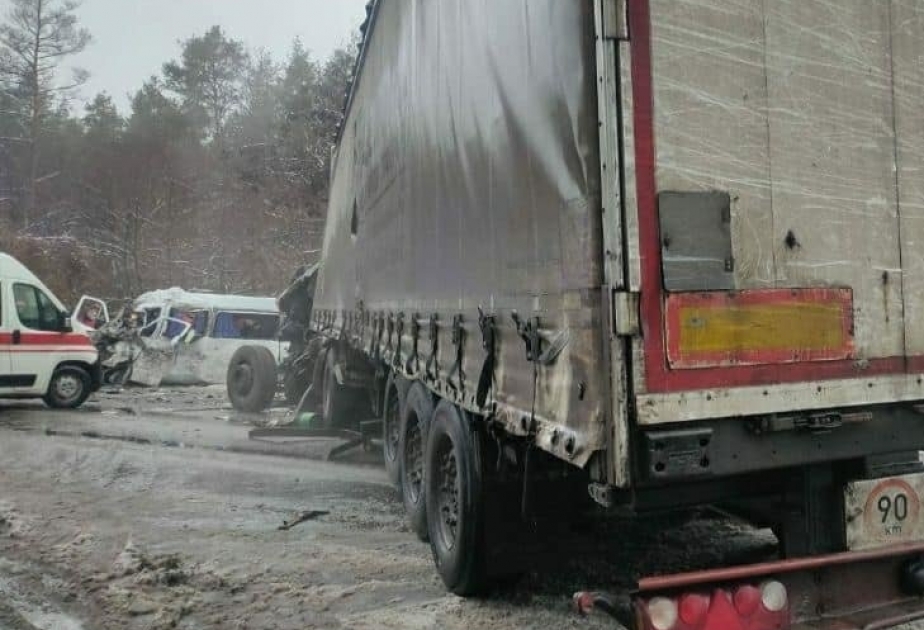Ukraynada ağır yol-nəqliyyat hadisəsi nəticəsində 13 nəfər həlak olub