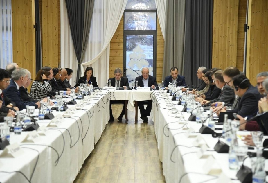 Daşkənddə Özbəkistanın xarici siyasətinə həsr olunmuş dəyirmi masada Azərbaycanın bu ölkədəki səfiri də iştirak edib
