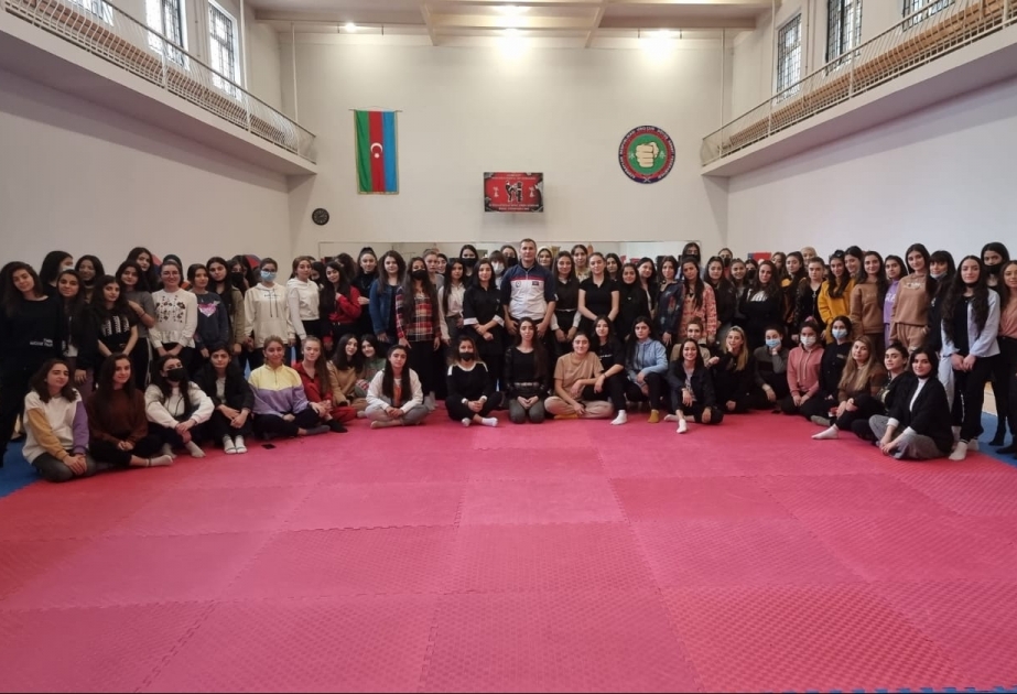 Bakı Biznes Universitetində şiddət və zorakılığa qarşı özünümüdafiə üzrə seminar keçirilib