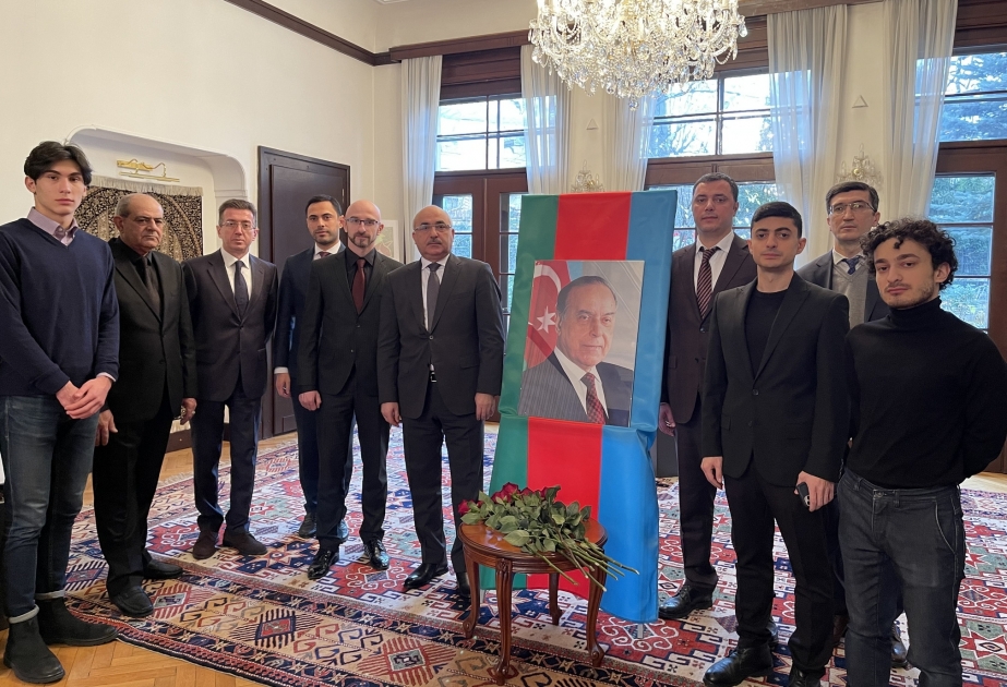 Azərbaycanın Çexiyadakı səfirliyində ümummilli lider Heydər Əliyevin xatirəsinə həsr olunan anım tədbiri keçirilib