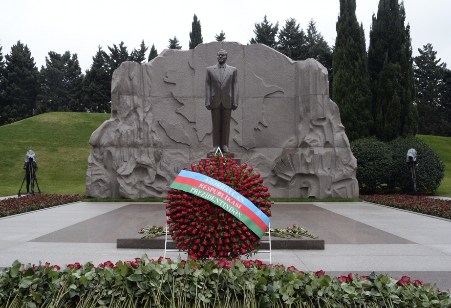 Aserbaidschanische Bevölkerung ehrt Andenken von Nationalleader Heydar Aliyev