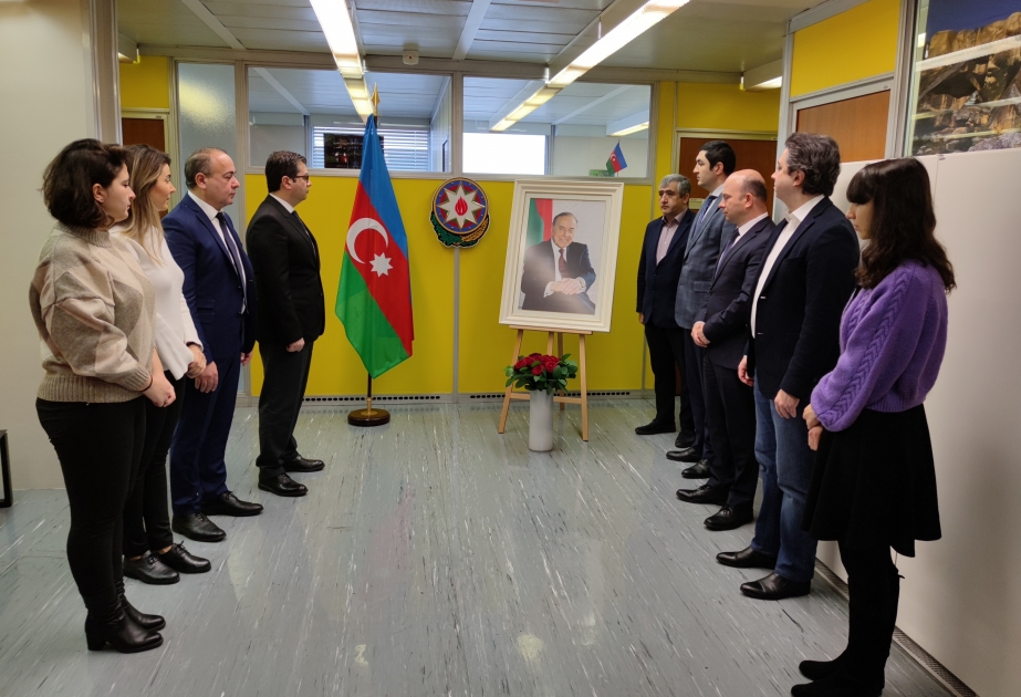 UNESCO-da ulu öndər Heydər Əliyevin xatirəsi ehtiramla anılıb