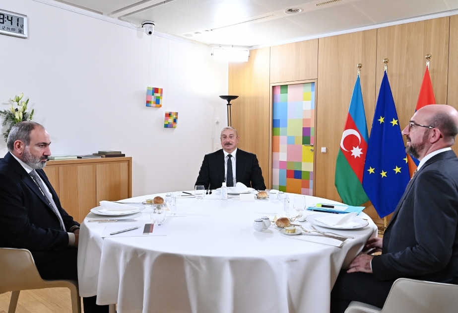 Ilham Aliyev mantuvo una reunión conjunta con el presidente del Consejo Europeo y el primer ministro armenio