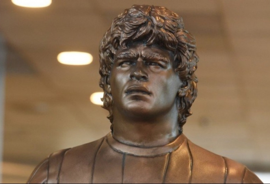 Argentinada hava limanında Maradonanın heykəli ucaldılıb