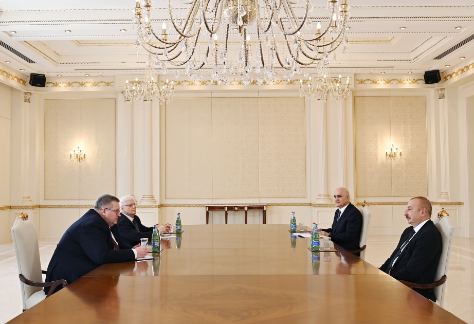 El presidente Ilham Aliyev recibe al viceprimer ministro ruso