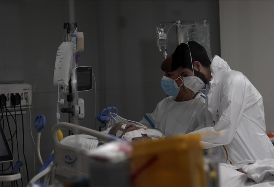 La variante ómicron es la causa del 60% de los nuevos contagios de la COVID-19 en Madrid, España