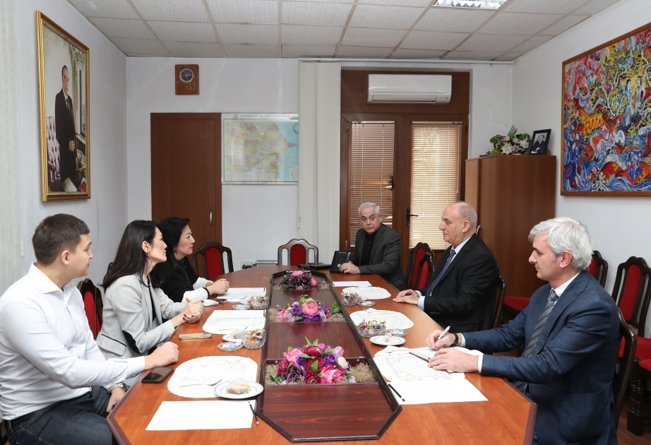 Se discuten las posibilidades de ampliar la cooperación entre AZERTAC y Kazinform