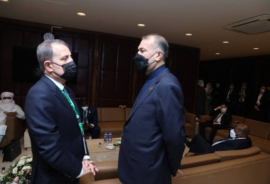 Außenminister von Aserbaidschan und dem Iran treffen sich in Islamabad