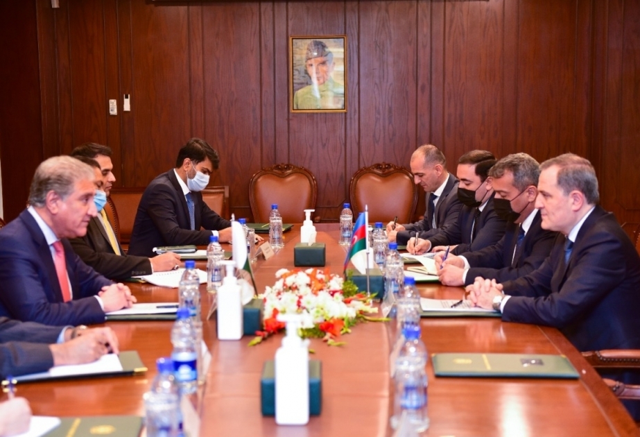 Azerbaijani FM meets with Pakistani counterpart in Islamabad