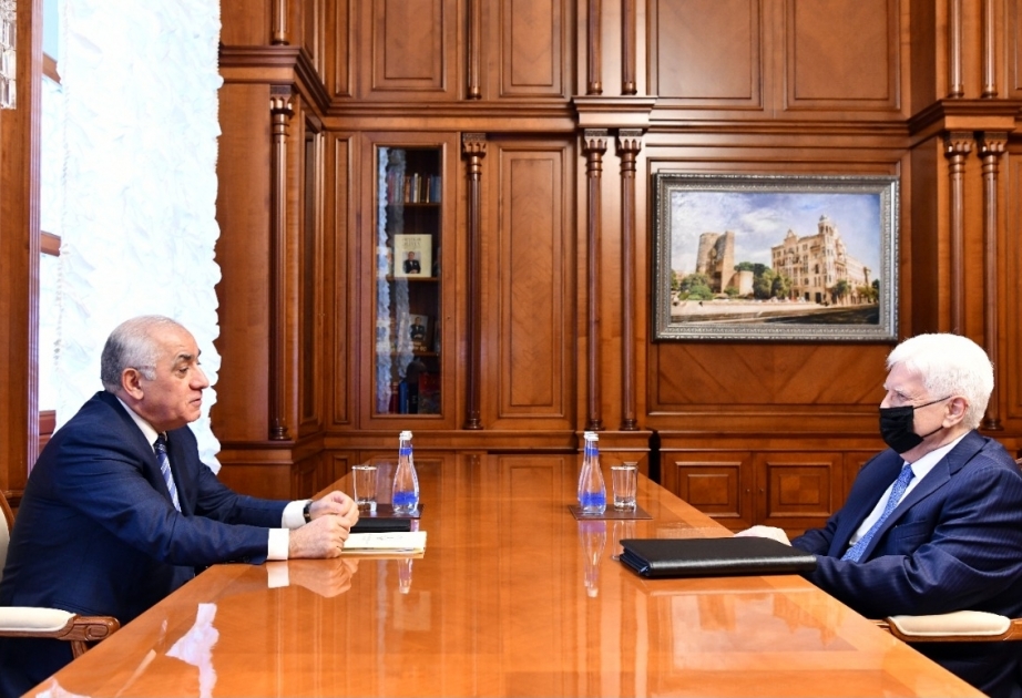 El primer ministro Ali Asadov se reúne con el embajador ruso en Azerbaiyán