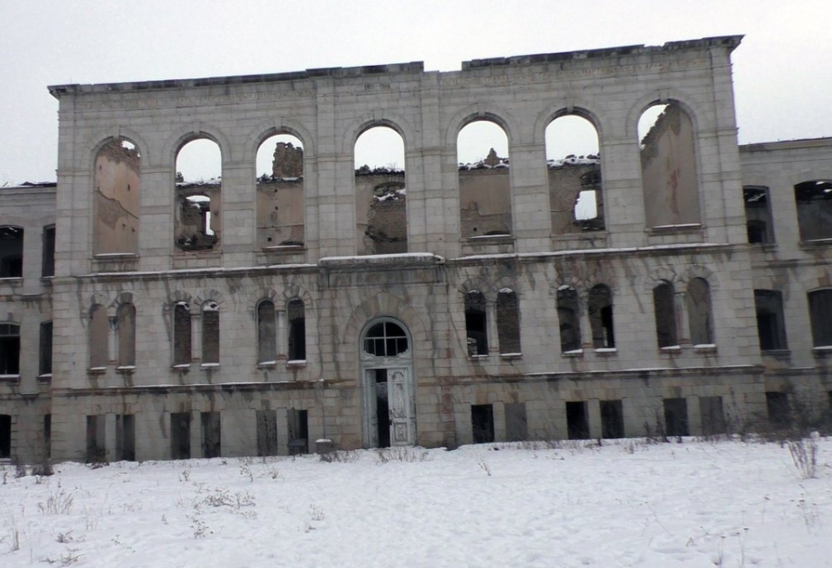 Vandalismo armenio en Shusha: Escuela Realni de Shusha