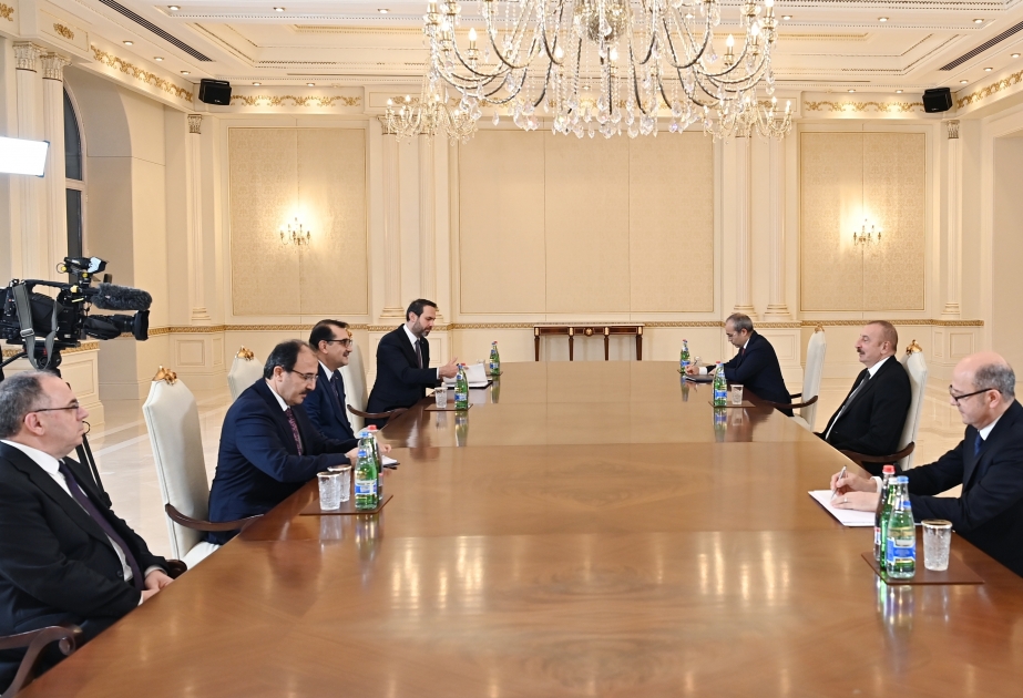 Präsident Ilham Aliyev empfängt türkischen Minister für Energie und natürliche Ressourcen VIDEO