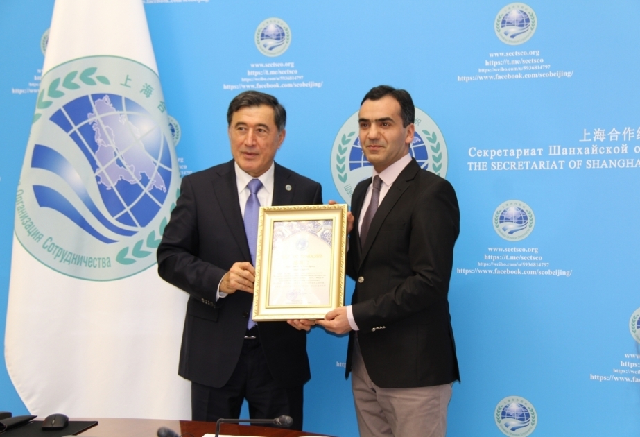 AZERTAC recibe el premio de la Organización de Cooperación de Shanghai