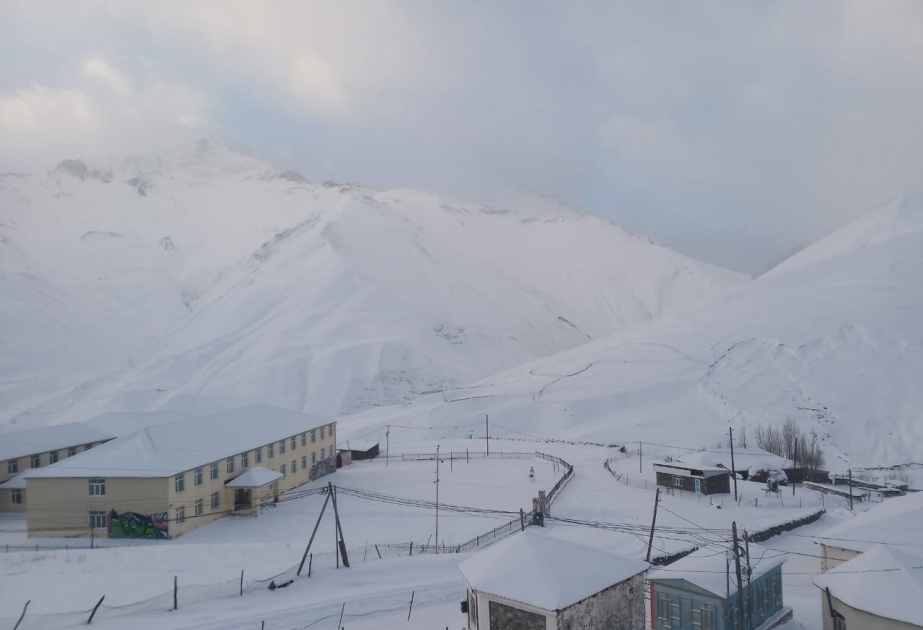 库巴积雪达25厘米 气温降至零下8度