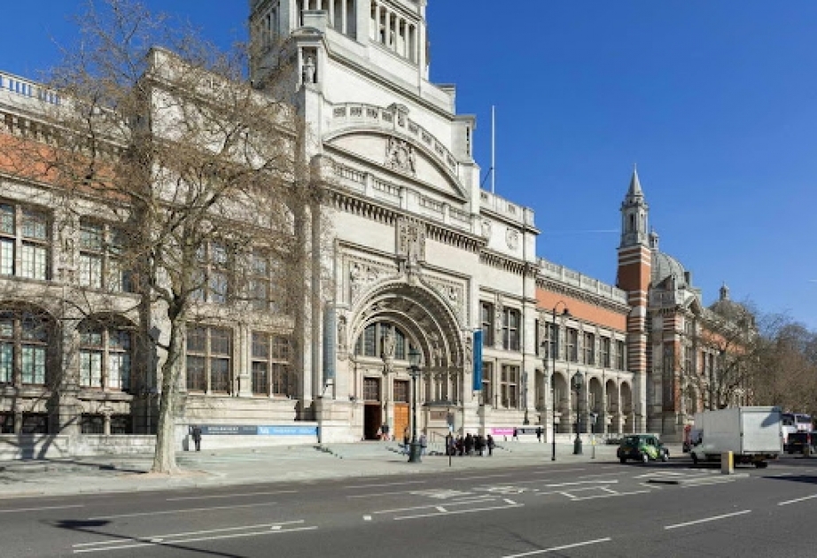 Akademik Rafael Hüseynov İngiltərənin məşhur “Viktoriya və Albert” muzeyinin rəhbərliyinə məktub ünvanlayıb