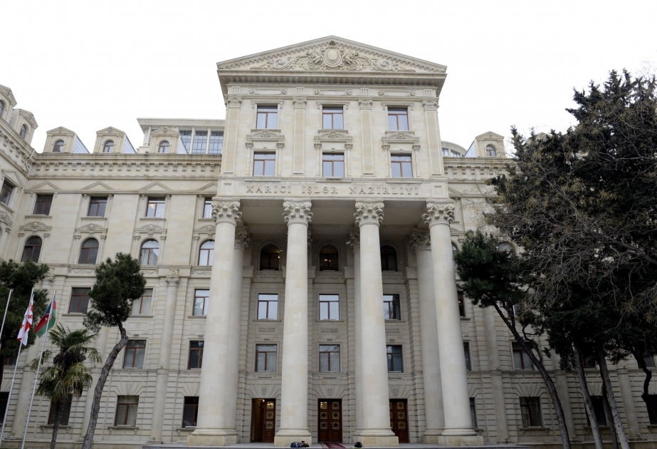 Azerbaiyán entrega una nota de protesta a Francia