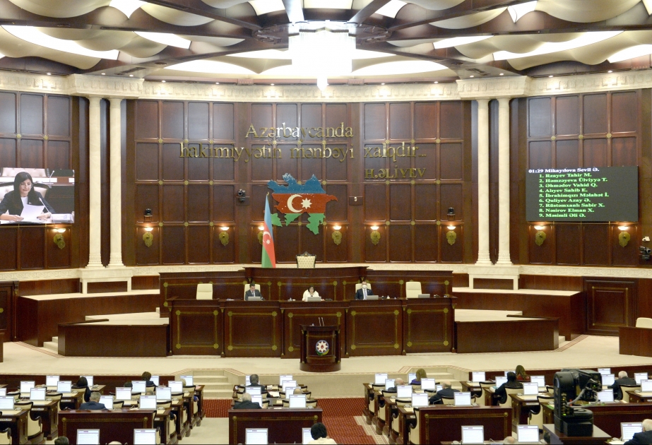 “Dövlət borcu haqqında” Qanuna edilən dəyişikliklər üçüncü oxunuşda təsdiqlənib