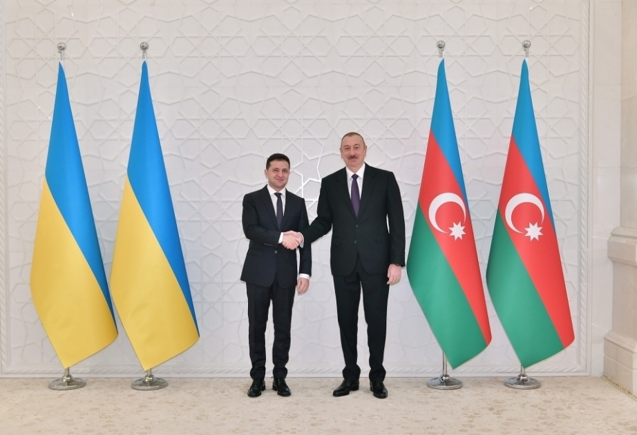 Präsident der Ukraine Volodymyr Zelensky telefoniert mit Präsident Ilham Aliyev
