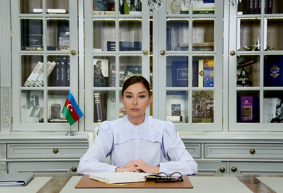 Schuscha: Erste Vizepräsidentin Mehriban Aliyeva teilt Viedeo aus der Yukhari Govhar-Agha-Moschee VIDEO