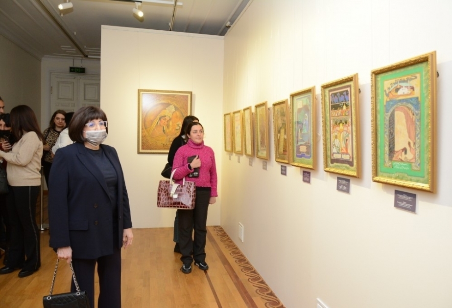 Bakú acoge una exposición de un eminente artista gráfico