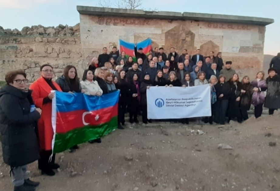 Representantes de ONG visitan el puente de Khudafarin