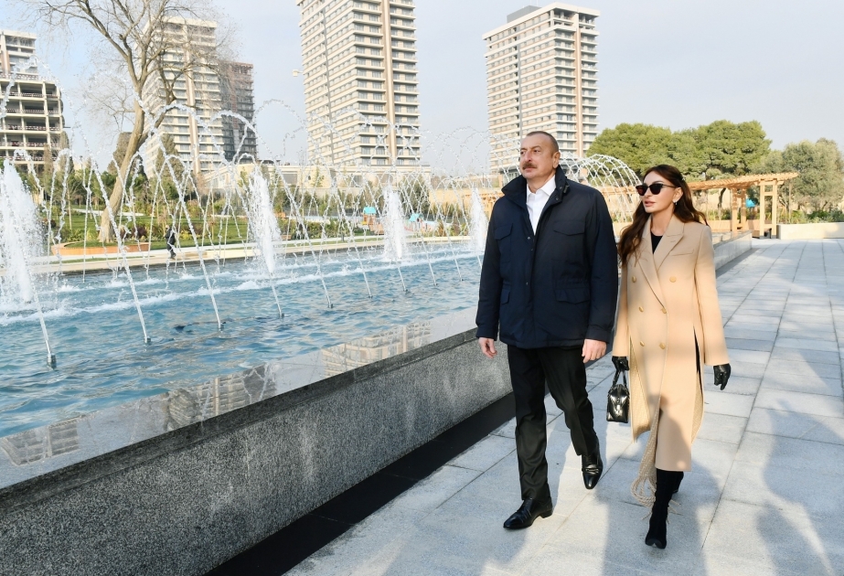 Le président Ilham Aliyev et la première dame Mehriban Aliyeva visitent le Parc Nizami Gandjavi VIDEO
