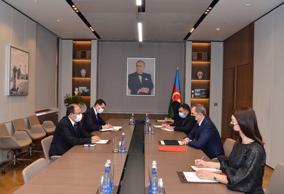 Azerbaiyán y Turquía discuten la cooperación en las organizaciones internacionales