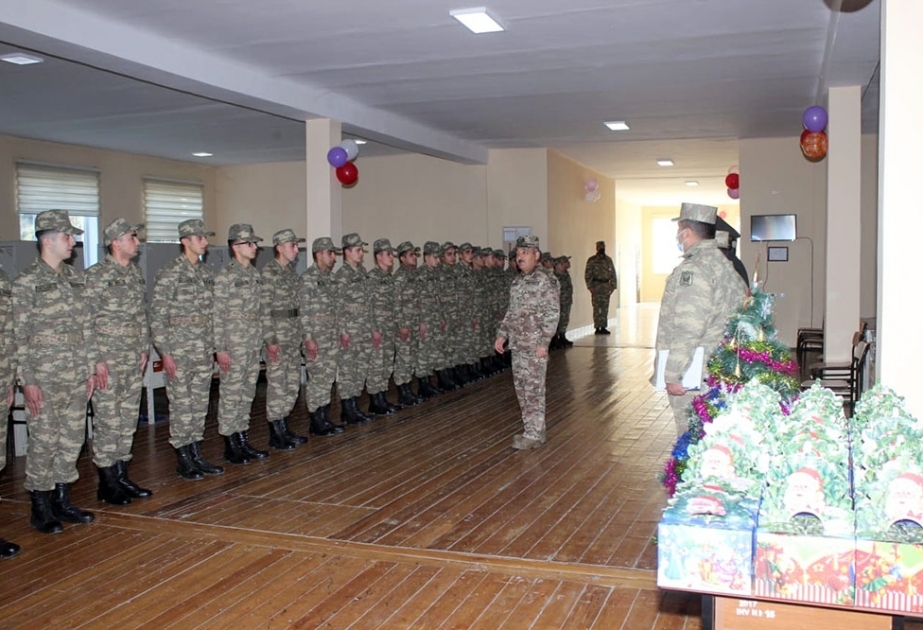 Quru Qoşunların Komandanı hərbi hissələri ziyarət edib