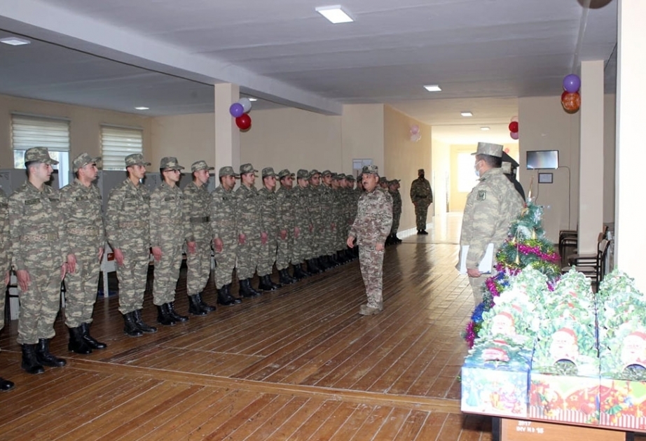 El comandante de las Fuerzas Terrestres de Azerbaiyán visitó las unidades militares