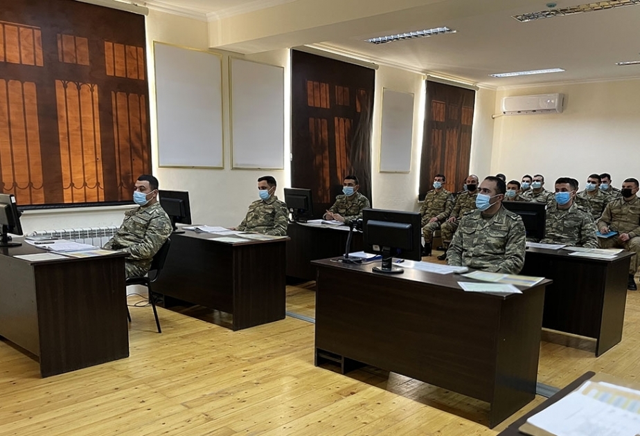 Ministerio de Defensa: "Se celebran sesiones de formación para comandantes de batallón"