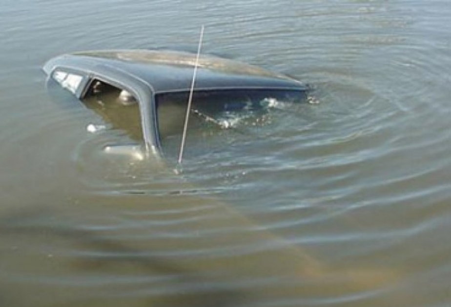 Xızıda Taxtakörpü-Ceyranbatan su kanalına minik avtomobili düşüb