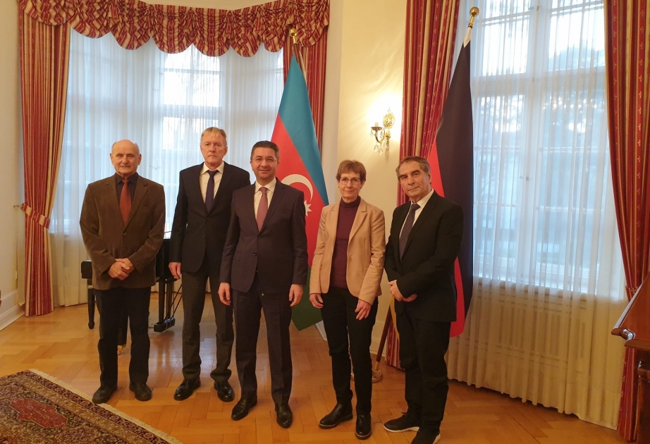 Ambassador Ramin Hasanov presents jubilee medal of Azerbaijan State Oil and Industry University to German graduates