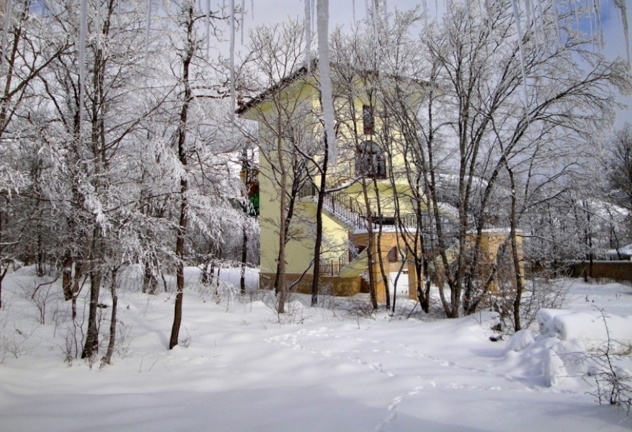 В Губинском, Гусарском и Хызинском районах выпал снег