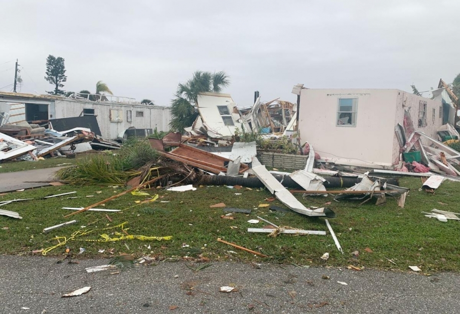 Floridada tornado onlarla evi dağıdıb VİDEO