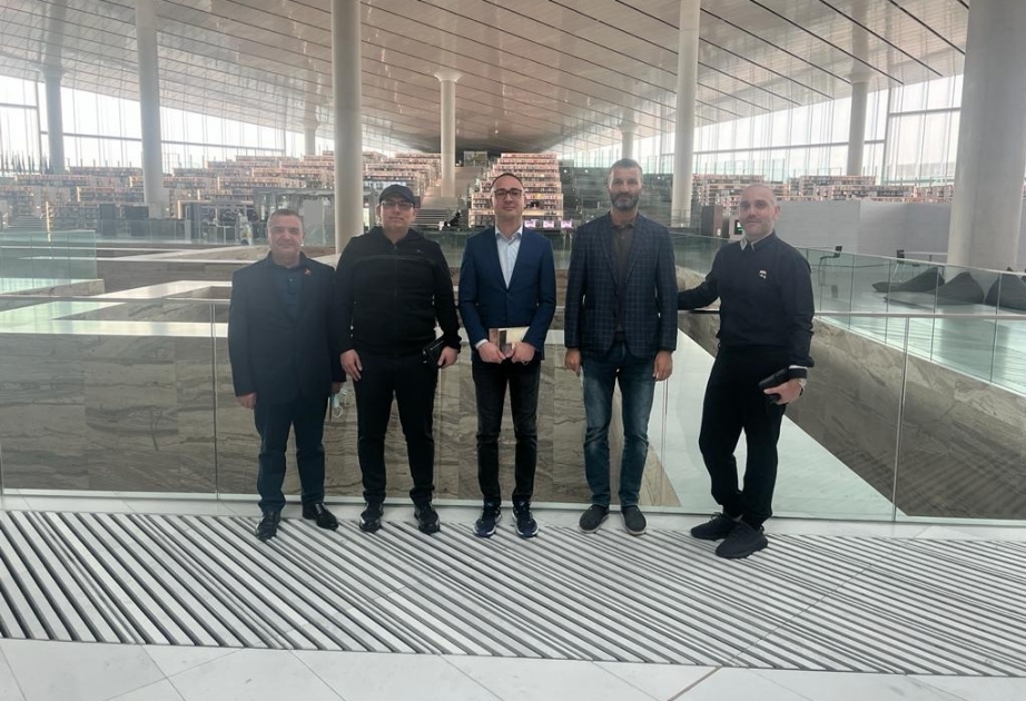 Una delegación de Azerbaiyán visita la Biblioteca Nacional de Qatar