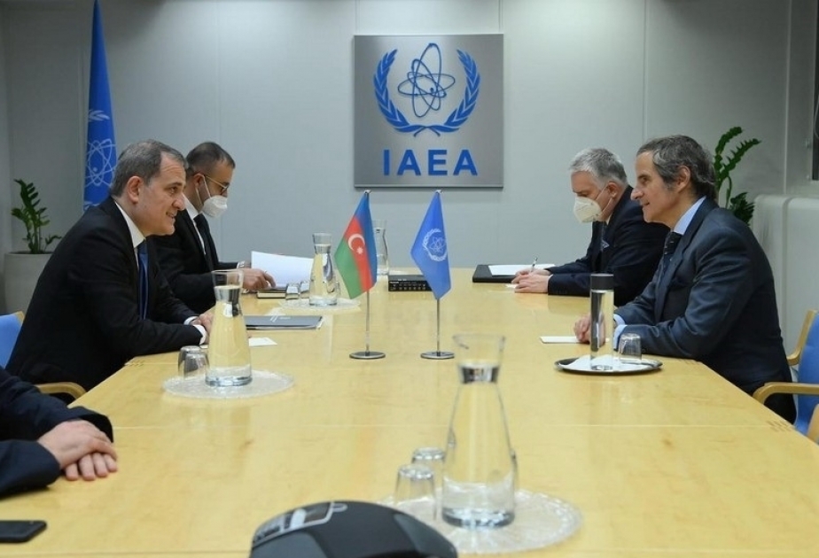 Canciller de Azerbaiyán se reúne con el jefe del OIEA