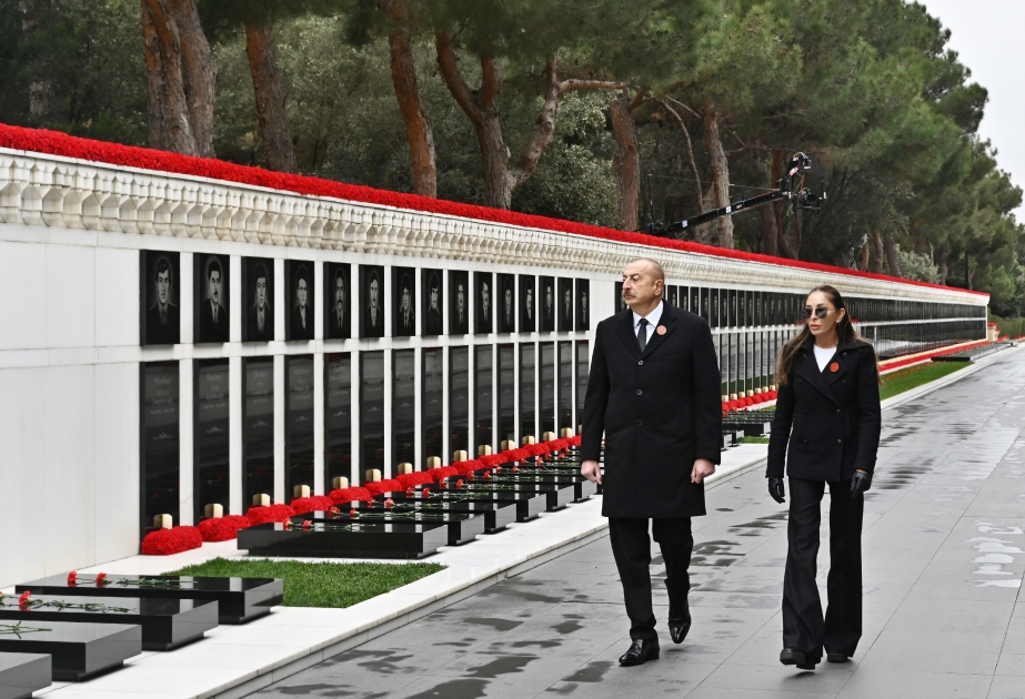 Prezident İlham Əliyev və birinci xanım Mehriban Əliyeva 20 Yanvar faciəsinin 32-ci ildönümü ilə əlaqədar Şəhidlər xiyabanını ziyarət ediblər YENİLƏNİB VİDEO