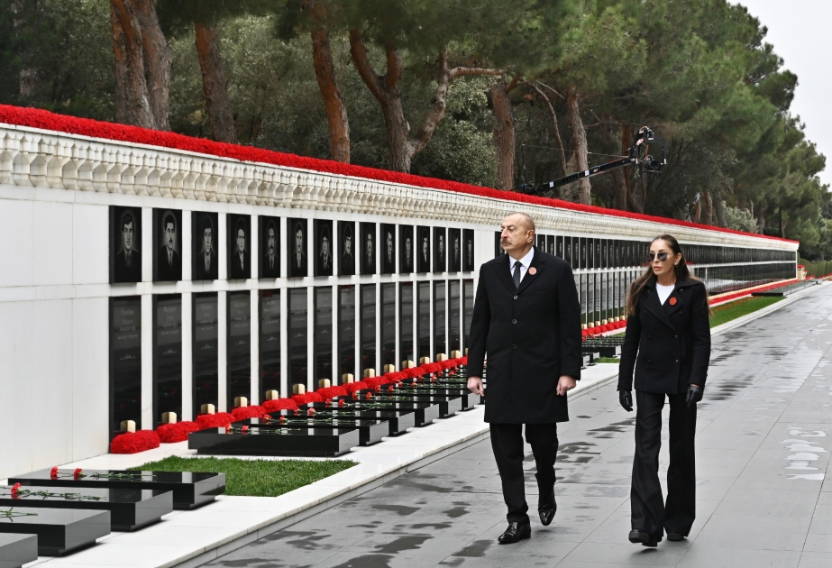 20. Januartragödie 1990: Präsident Ilham Aliyev und First Lady Mehriban Aliyeva besuchen Märtyrerallee VIDEO