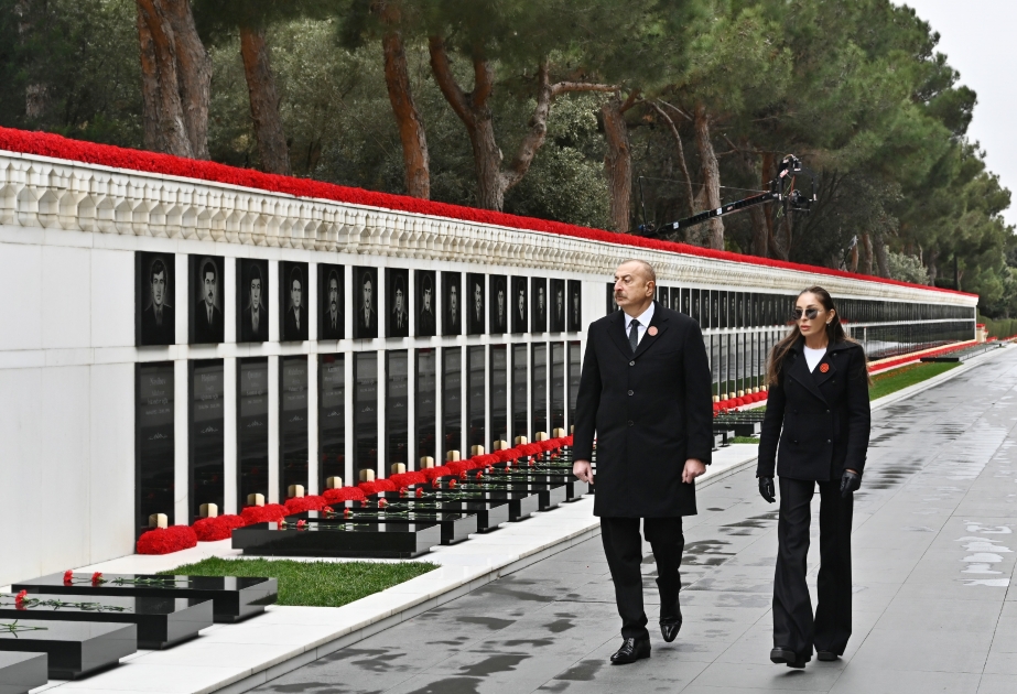 El Presidente y la Primera Dama visitan el Callejón de Mártires en el Día de Luto Nacional