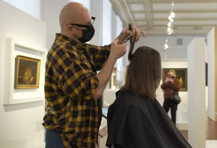 Пушкинский музей на день стал парикмахерской в поддержку Нидерландов