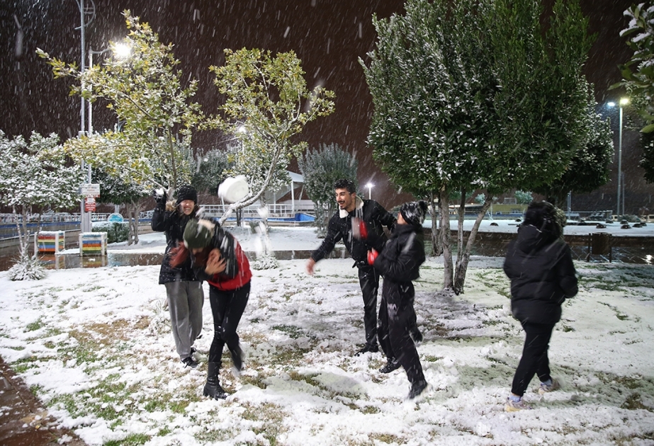 Antalyaya son 29 ildə ilk dəfə qar yağıb VİDEO