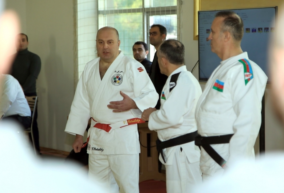 Qadın cüdoçularımız yeni qaydalarla bağlı keçirilən seminarda iştirak ediblər