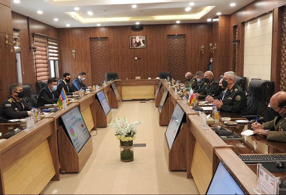 Azərbaycanın müdafiə naziri İran Silahlı Qüvvələrinin Baş Qərargah rəisi ilə görüşüb