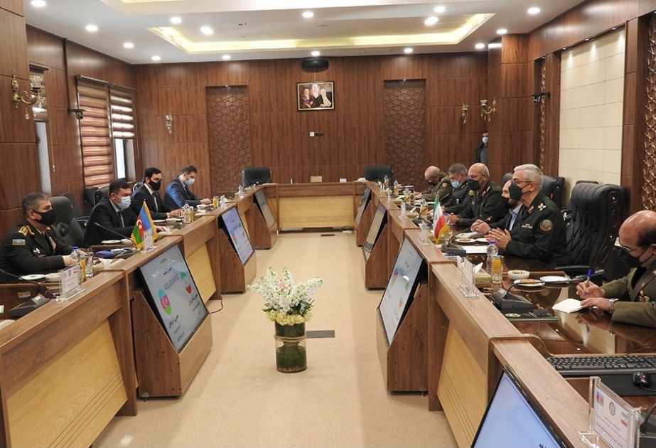 Verteidigungsminister Hasanov trifft Generalstabschef der iranischen Streitkräfte